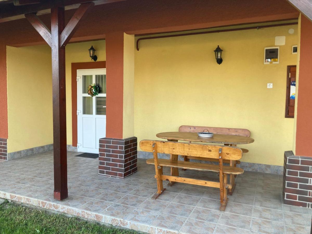 Tiszavirag Vendeghaz Apartment Tiszacsege Екстериор снимка