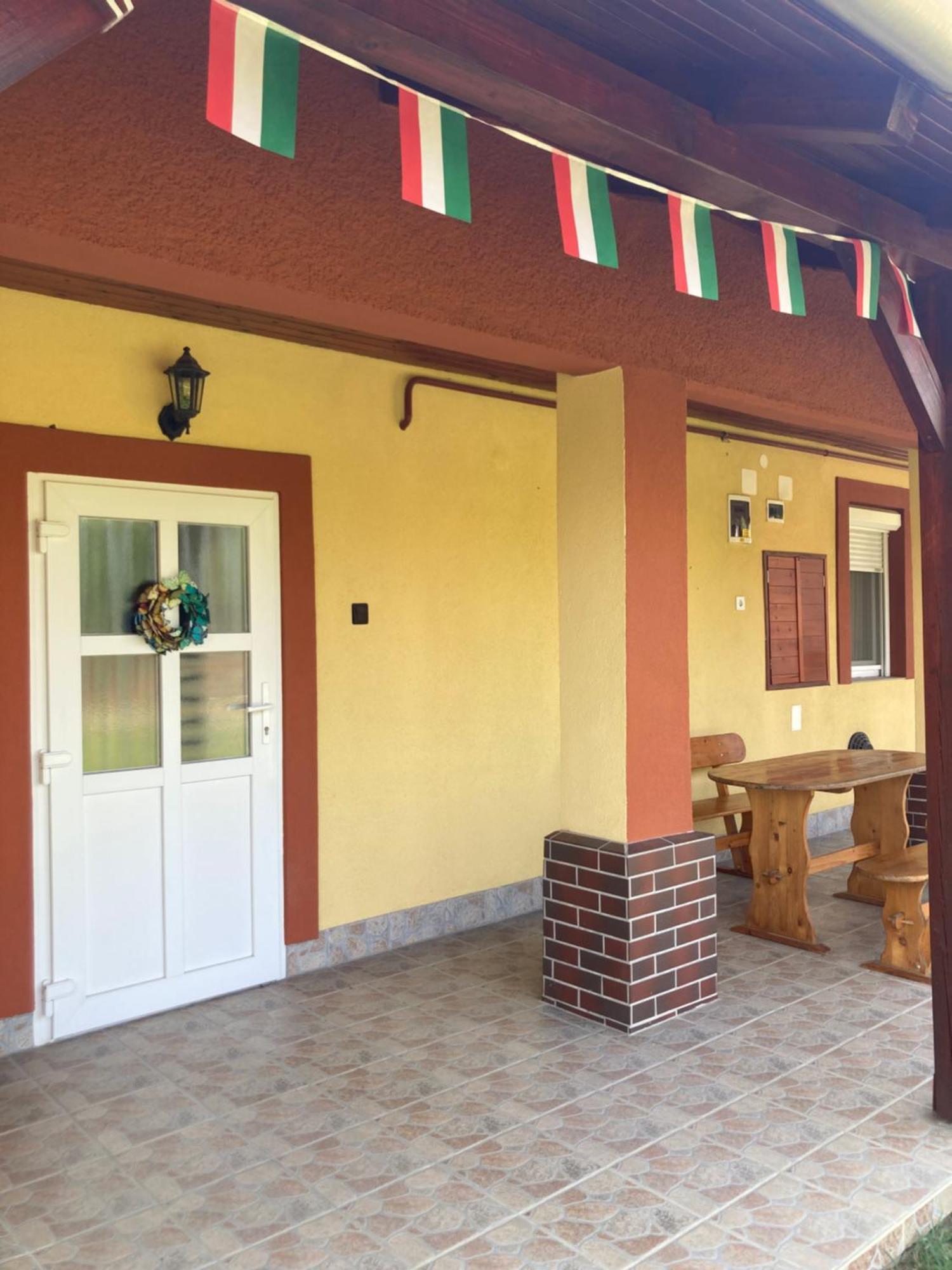 Tiszavirag Vendeghaz Apartment Tiszacsege Екстериор снимка